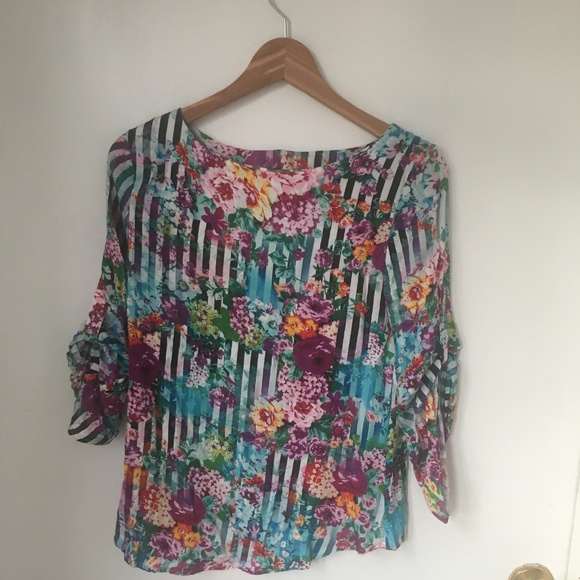 Multi-Patterned long sleeve - Picture 2 of 3